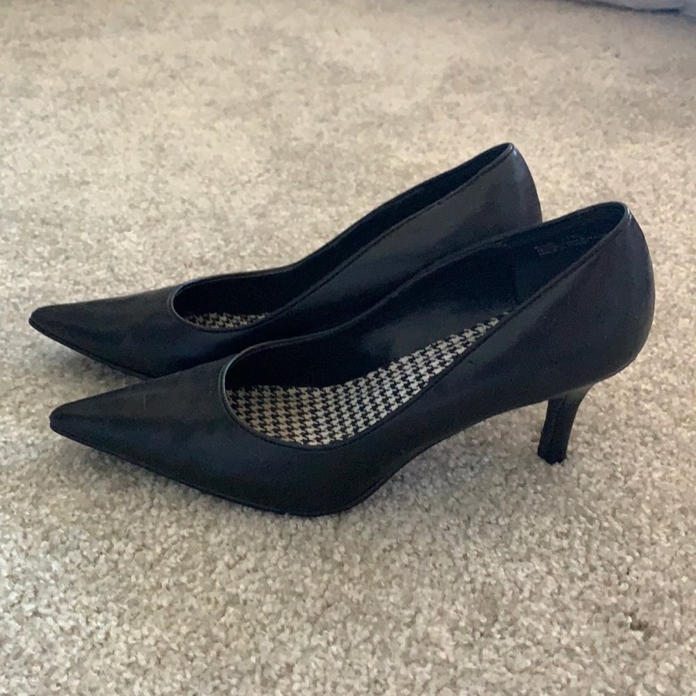 Rampage | Black Pointy Toe Pumps